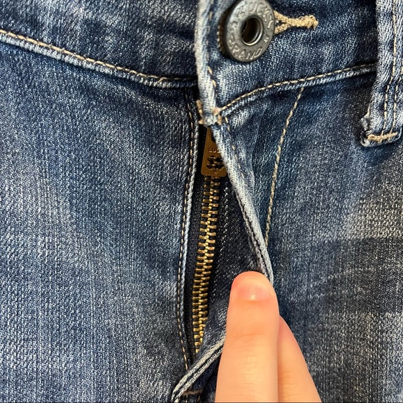 Lucky Brand Jeans Women's 12/31" Mollie Crop Distressed Blue Jeans - Picture 4 of 13